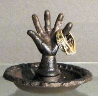 Cast Iron Ring Holder w/base Cast Iron Ring Holder w/base